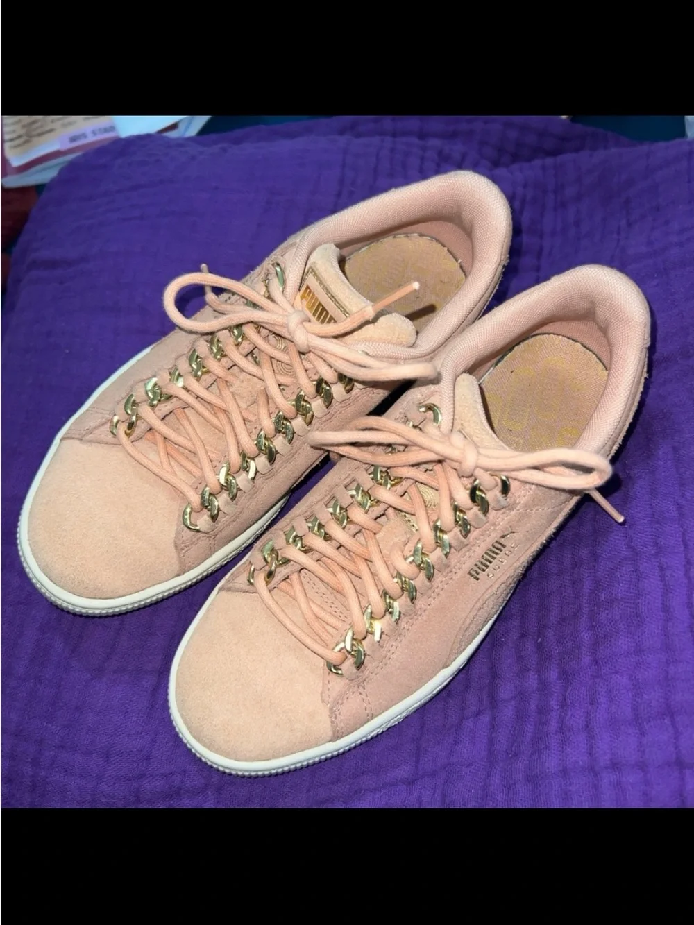 PUMA SUEDE CLASSIC X GOLD CHAIN SNEAKERS IN DUSTY CORAL/PUMA GOLD COLOR//SZ 6.5